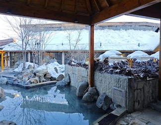 Hannashan Hot Springs outdoor pools in winter